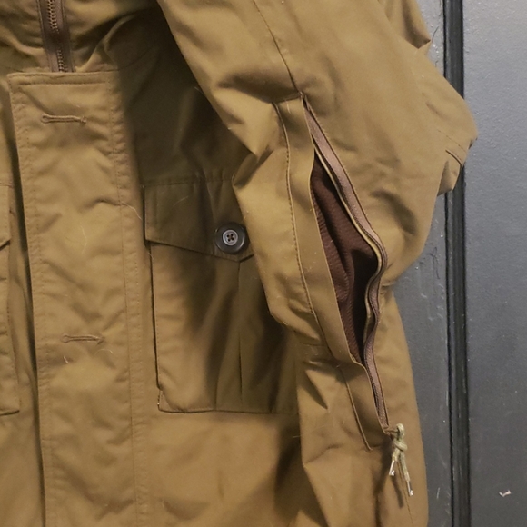 MEN'S Utility Snowboard Jacket (0g Fill) - Picture 9 of 12